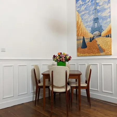 Private Acces To The Flat. Charming Parisian. Affittacamere 4*
