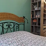 Private Acces To The All Flat. Charming Parisian.