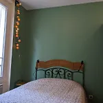 Private Acces To The All Flat. Charming Parisian.